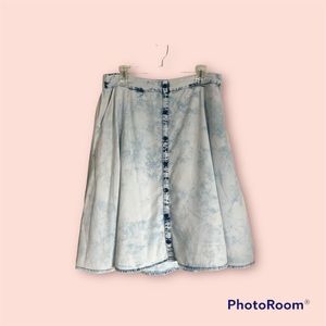 TORRID NWT WHITE WASHED DENIM SKIRT